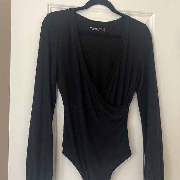 Abercrombie Women's Long-Sleeve Cozy Wrap Bodysuit - Picture 3 of 4